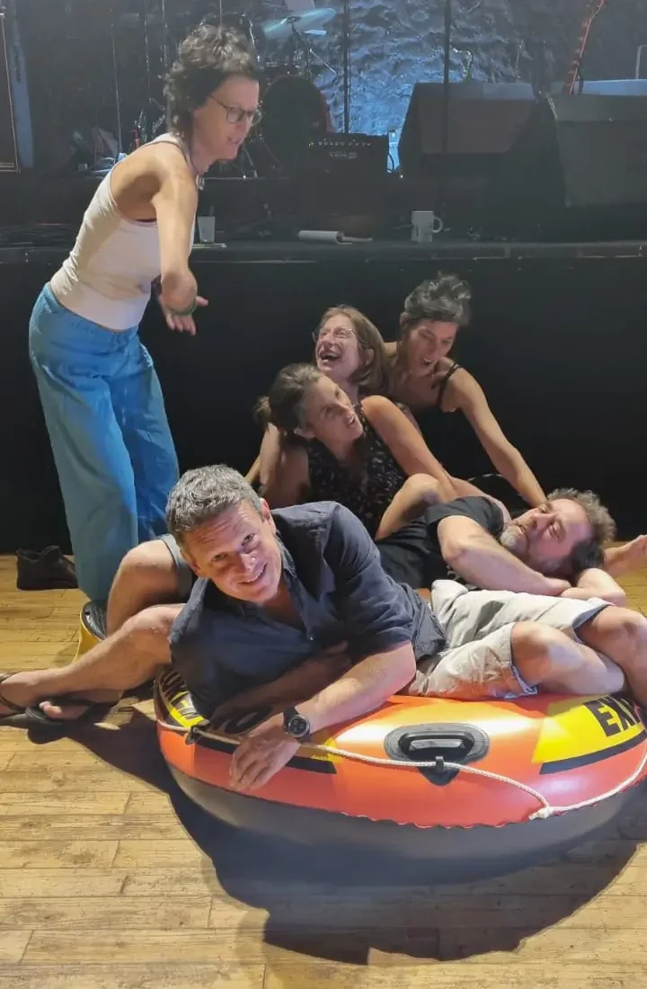 nothing concrete dans le bateau backstage